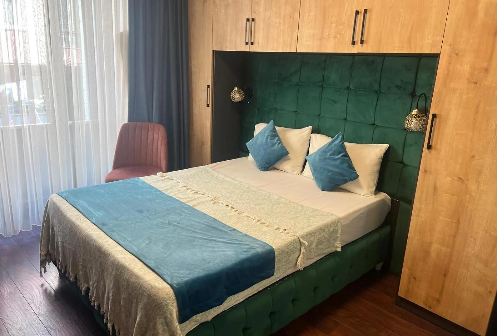Middle Village Estambul Apartahotel